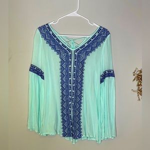 Altar'd State beautiful slinky feeling boho top! Size Medium